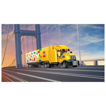 Set de Constructie LEGO® City - Camion de livrare galben 60440, 1061 piese - Img 3