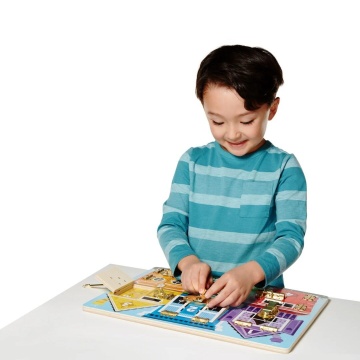Set de joacă Melissa & Doug Placa din lemn cu zavoare 3 Ani+ - Img 4