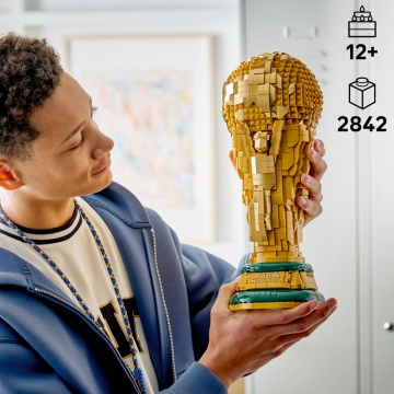 LEGO® Editions - Trofeul oficial al Cupei Mondiale FIFA 43020, 2842 piese - Img 3