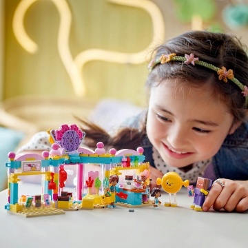 LEGO® Friends - Magazin de dulciuri din orasul Heartlake 42649, 376 piese - Img 5