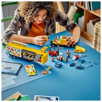 Set de Constructie LEGO® City - Camion de livrare galben 60440, 1061 piese - Img 7