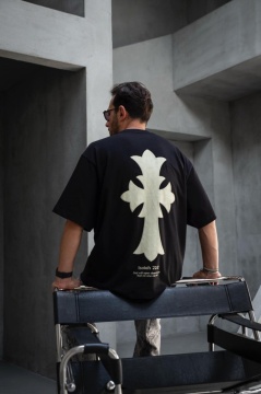 TRICOU OVERSIZE CU PRINT CRUCE SI DESIGN SPATE ISAIAH BLACK TSBI17(1889)