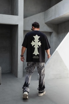 TRICOU OVERSIZE CU PRINT CRUCE SI DESIGN SPATE ISAIAH BLACK TSBI17(1889) - Img 4
