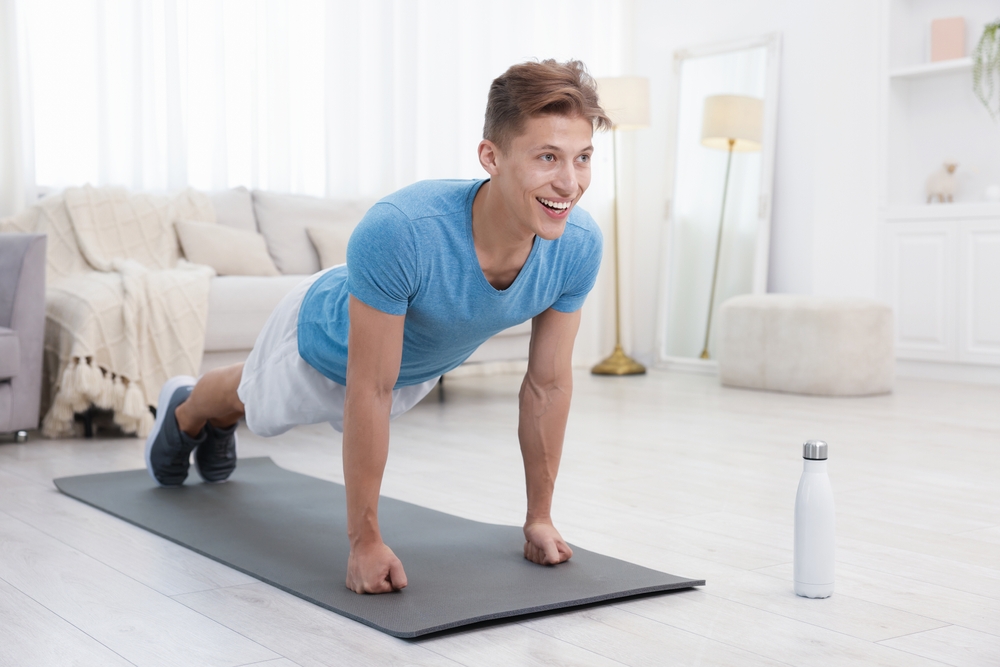 Idei de antrenamente full body pentru acasă: 10 idei de exerciții