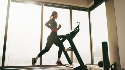 Antrenament HIIT pe banda de alergare: 7 programe eficiente pentru scadere in greutate