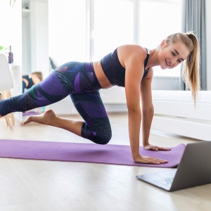Saltea Fitness si Yoga GO4FIT®, 183 x 62 cm, Grosime 6 mm, Dublu Strat cu Textura Antiderapanta, Material Eco-Friendly Rezistent la Apa, Usor de Curatat, Usoara si Rulabila, pentru Pilates, Aerobic si Exercitii la Sol, Mov - Img 8