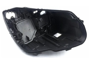 Carcasa far dreapta pentru Mercedes C-Class W205 fara Facelift (2015 - 2017) pentru farul fara ILS (cu o singura lupa in far)