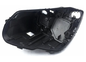 Carcasa far stanga pentru Mercedes C-Class W205 fara Facelift (2015 - 2017) pentru farul fara ILS (cu o singura lupa in far)