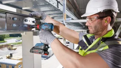 Bătălia Titanilor: Milwaukee, Makita sau Bosch? Cum alegi mașina de înșurubat cu impact potrivită pentru tine