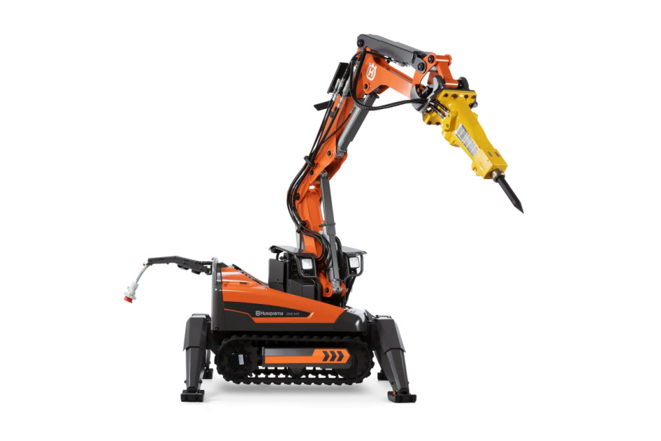 Robot demolator Husqvarna DXR 145 P1,18.5kW, raza de actiune (sus) 4.4m, 985kg