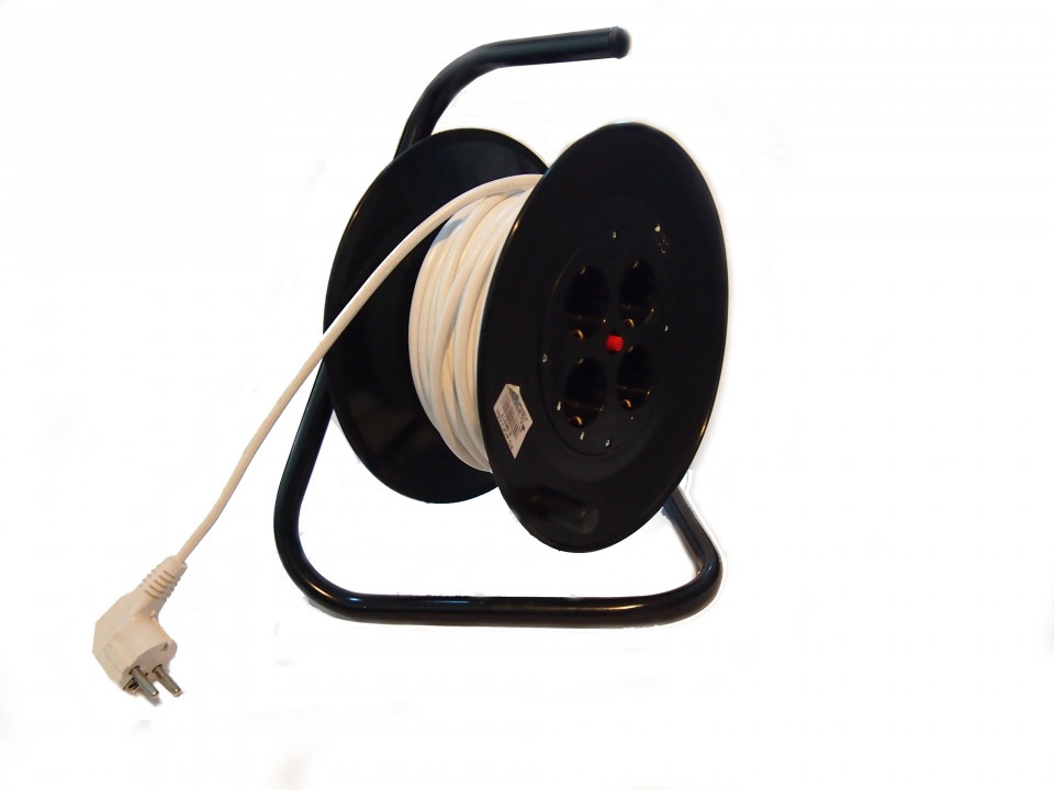 Prelungitor cu derulator (ruleta) 3x1.5mm