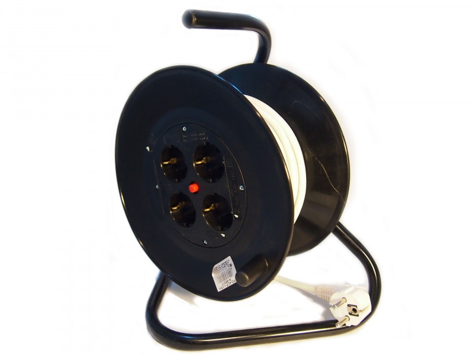 Prelungitor cu derulator (ruleta) 3x2.5mm, 4 prize