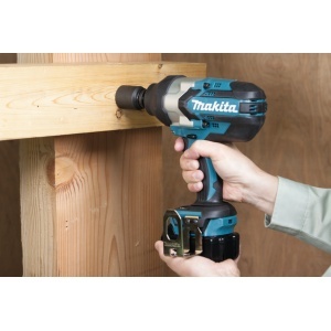 Cheie de strans cu impact Makita LXT 18V, 1.200 Nm, cu 2 acumulatori - Img 2