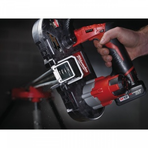 Fierastrau cu banda cu acumulator Milwaukee M12 BS-402C, capacitate taiere metal ∅ 41 mm, livrat cu acumulator, valiza