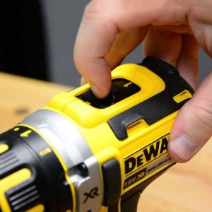 Masina de gaurit cu percutie DeWalt DCD709S2T, 18V XR 2 x 1.5Ah, valiza TSTAK - Img 2