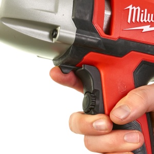 Mașină de înșurubat cu impact ¾″ Milwaukee IPWE 520 R, alimentare Retea 220-240 V - Img 8