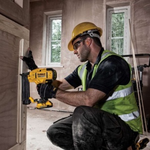 Pistol de batut cuie Dewalt DCN680D2, cu 2 acumulatori Li-Ion 18 V/2.0 Ah , cuie 1.25 / 15-54 mm, capacitate magazie 110 buc - Img 5