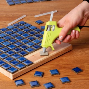 Pistol de lipit Rapid Fun to Fix G1010, include 6 batoane silicon color diametru 7mm, 20W, 185 C, debit 100 g h, 24772100 - Img 3