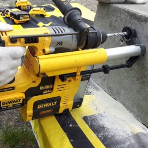 Ciocan rotopercutor Dewalt DCH275P2, SDS Plus, 2.1 J, cu 2 acumulatori XR Li-Ion 18V/5.0Ah, doua mandrine interschimbabile, sistem de extragere a prafului - Img 5