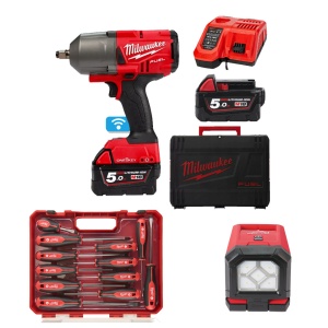 Kit cheie impact 3/4", cuplu 2034 Nm, lanterna 1200 lumeni, set 12 surubelnite Milwaukee