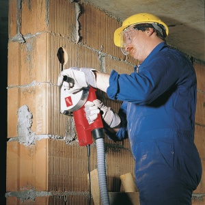 Masina de canelat 220 V Milwaukee WCE 30, latime canal 15-26 mm, adancime 30 mm, 1500 W, alimentare Retea 220-240 V