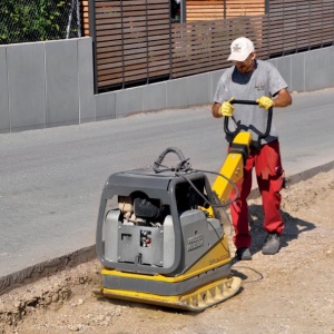 Placa compactoare reversibila Wacker Neuson DPU6555Heap, diesel, greutate 518 kg, forta de impact 65 kN, pornire electrica - Img 4