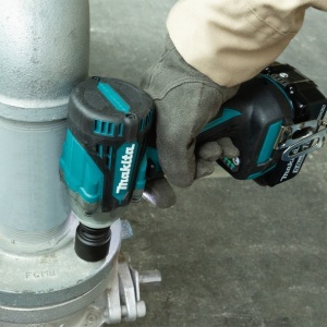 Cheie de insurubat cu impact Makita LXT 18V, 330 Nm, cu 2 acumulatori - Img 3