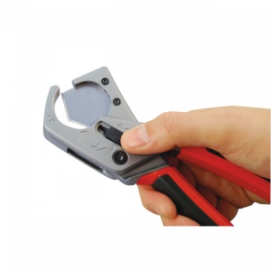 Cutter pentru tevi de plastic