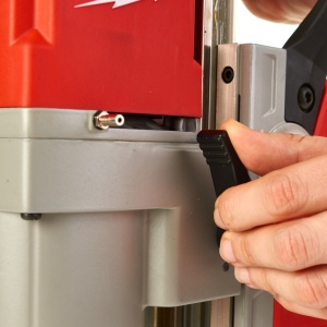 Masina de gaurit cu talpa magnetica 220 V Milwaukee MDE41, diametru gaurit metal 41 mm, alimentare Retea 220-240 V - Img 11