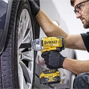 Masina de insurubat cu impact, cuplu ridicat Dewalt DCF899NT, compatibila cu acumulatori Li-Ion 18V, cuplu maxim 950Nm, valiza de transport - Img 4