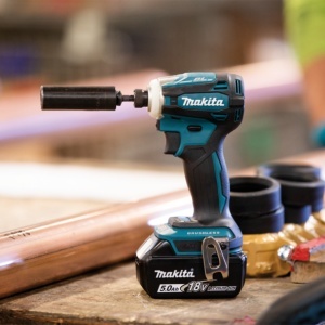 Masina de insurubat cu impact Makita LXT 18V, 180 Nm, livrata cu 2 acumulatori de 5,0Ah - Img 4