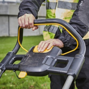 Masina de tuns gazonul Dewalt DCMW564P2, cu 2 acumulatori 18 V/5 Ah, 48 cm - Img 7