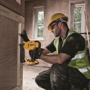 Pistol de batut cuie Dewalt DCN680NT, compatibil cu acumulatori Li-Ion 18 V XR , cuie 1.25 / 15-54 mm, capacitate magazie 110 buc, in geanta TSTAK - Img 3