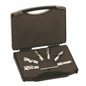 Set carote HSS Milwaukee, pachet 6 buc [ 6 x burghie carotă HSS: ⌀ 14 / 16 / 18 / 20 / 22 / 24 mm - prindere Weldon 19 mm, 1 x știft aruncător, seria scurtă 30 mm ]