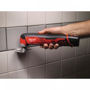 Unealta multifunctionala Milwaukee C12MT-402B, livrata cu acumulatori