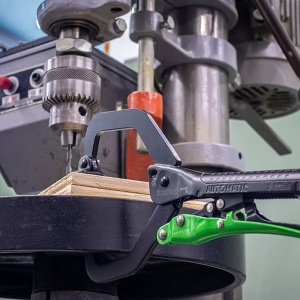 ENGINEER PV-01 cleste tip C automat autoblocant 230 mm deschidere 62 mm otel carbon profesional - Img 3