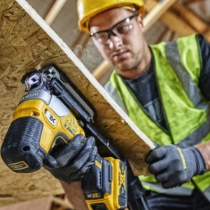 Fierastrau pendular compatibil cu acumulatori XR Li-Ion Dewalt DCS335P2, 18 V, 2 x 5 Ah, valiza transpot - Img 6