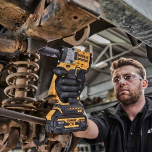 Masina de insurubat cu impact Dewalt DCF923P2G, patrat 3/8", max 406 Nm, cu 2 acumulatori 18V XR / 5.0 Ah seria "G" si incarcator in insert termoformat pentru sertare - Img 4