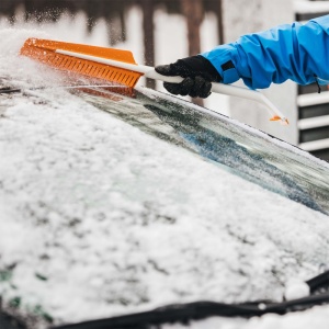 Perie si racleta pentru gheata, 670mm, 221g, Fiskars SnowXpert - Img 5