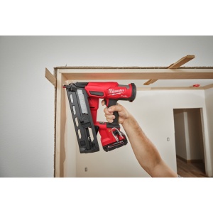 Pistol înclinat pentru cuie 16 GA M18 FUEL™ M18 FN16GA-202X, echipat, 2 baterii, incarcator, valiza - Img 4