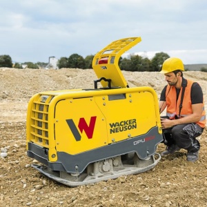 Placa compactoare reversibila Wacker Neuson DPU80rLec770, diesel, racire cu apa, greutate 726 kg, forta de impact 80 kN, pornire electrica, telecomanda, sistem Compatec - Img 5