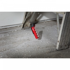Proiector alcalin Milwaukee FL-LED, IP 54, 300 lumeni, livrat cu 3 baterii AAA