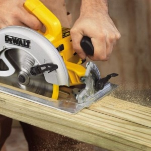 Fierastrau circular manual Dewalt DWE560, 1350 W, panza 184x16 mm, adancime de taiere de 65 mm - Img 5