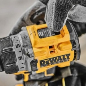 Masina compacta de gaurit si insurubat DeWalt DCD800P2LRT, cu 2 acumulatori Lanyard Ready XR 18V / 5.0Ah si incarcator in valiza TSTAK - Img 3