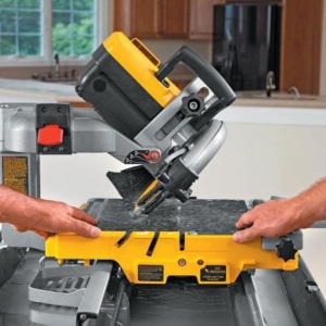 Masina de taiat in mediu umed cu disc diamantat Dewalt D24000, 1600 W, diametru disc 250 mm, pentru marmura, granit si placi ceramice - Img 7
