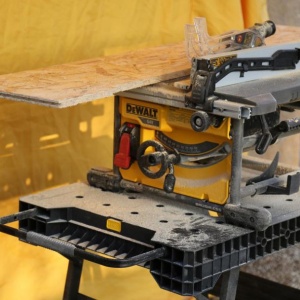 Fierastrau circular cu masa Dewalt DCS7485T2 cu acumulatori Li-Ion 54 V XR FlexVolt 6.0 Ah, diametru panza 210 mm - Img 5