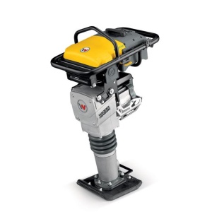 Mai compactor Wacker Neuson AS50e, compatibil cu acumulatori, forta de impact 16 kN, greutate 71 kg