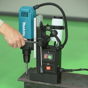 Masina de gaurit si insurubat Makita cu talpa magnetica 1050W - Img 2