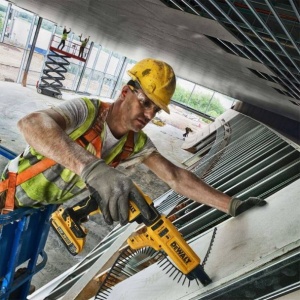 Masina de insurubat pentru gips-carton, cu acumulatori Dewalt DCF620D2K, 18V/2.0Ah, 2 acumulatori, incarcator, magazie suruburi, valiza de transport - Img 8