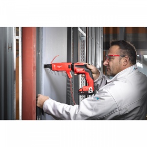Masina de insurubat pentru gips carton Milwaukee FUEL M18 FSGC-202X, livrata cu acumulatori, valiza